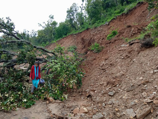 पहिराेले पुरिएकाको जीवितै उद्धार