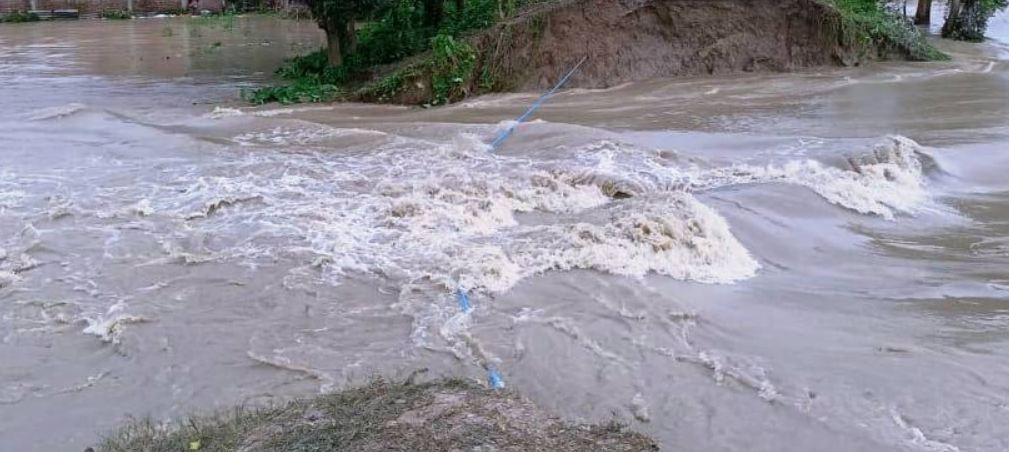 अविरल वर्षाले नदीहरूमा बाढी, उच्च सतर्कता अपनाउन आग्रह