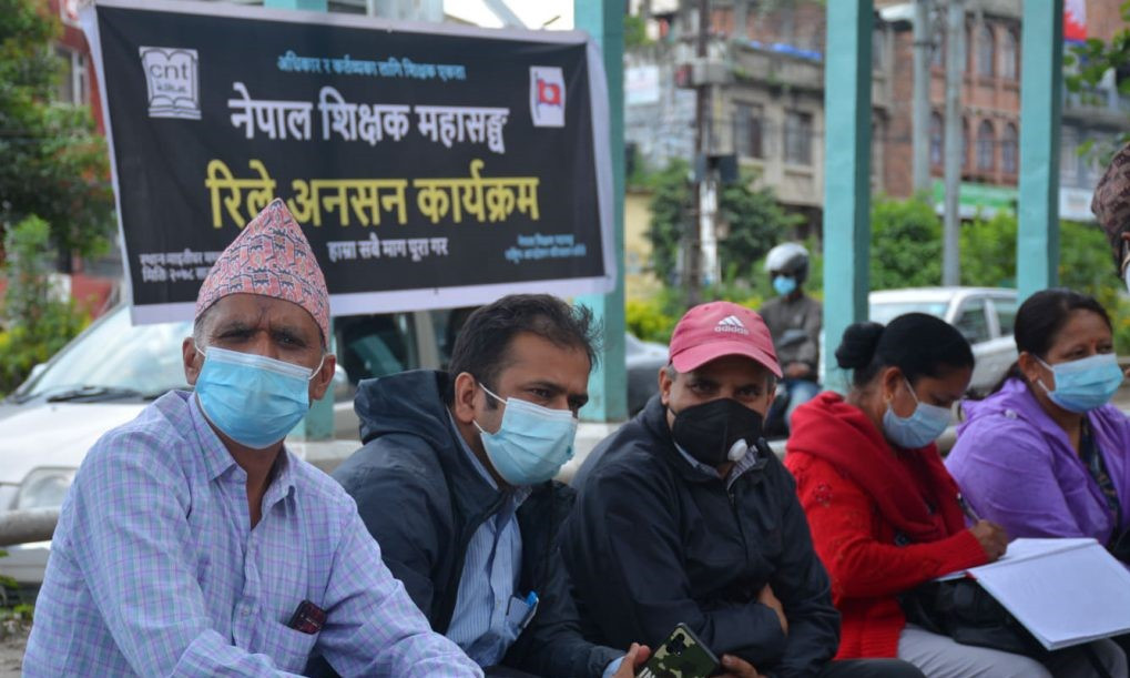 शिक्षकहरू धर्नामा, यस्ता छन् ३४ बुँदे माग