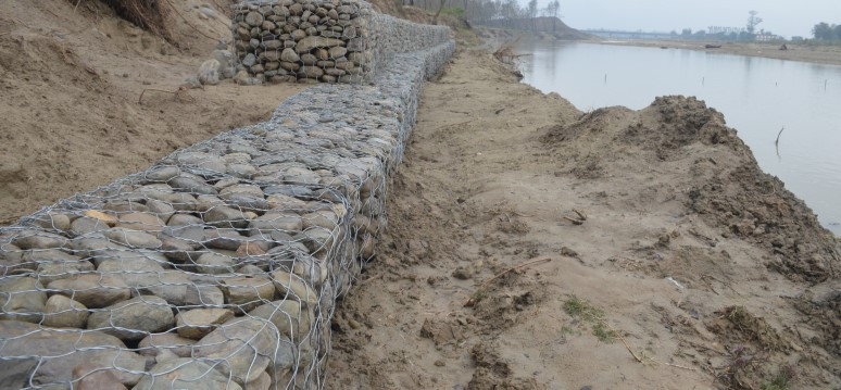 नदी कटानले बस्ती जोखिममा, तटबन्धन बनाउन माग
