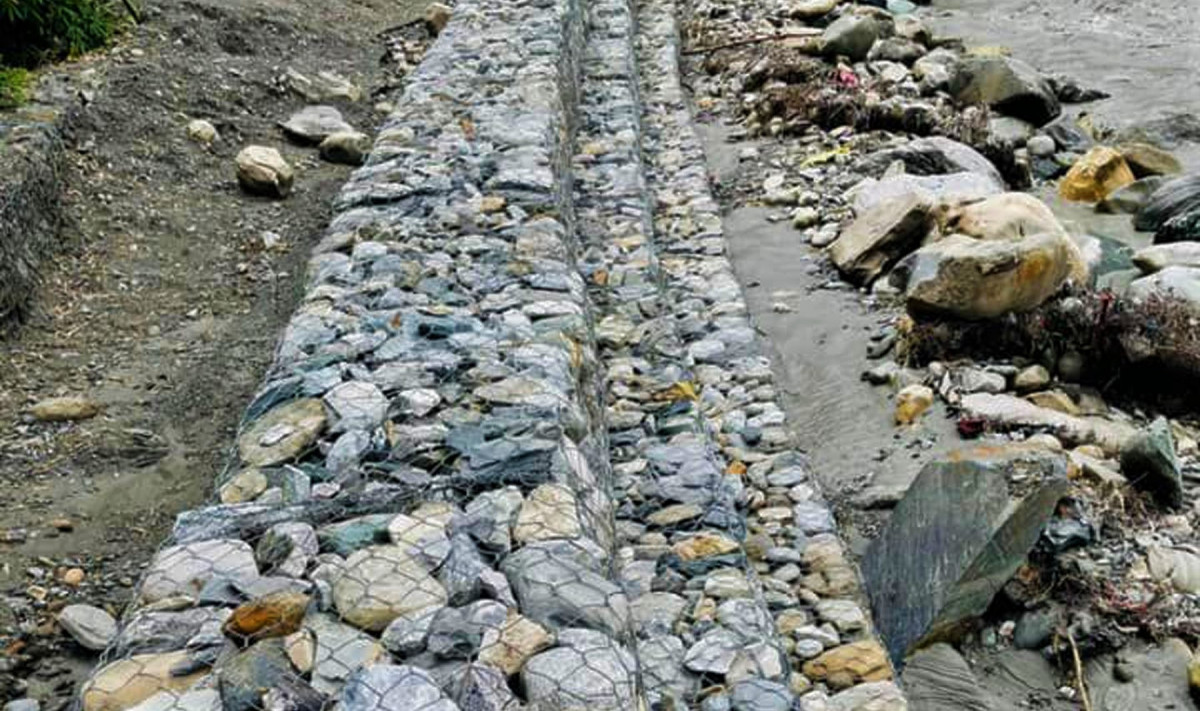 बाउन्न करोडको लागतमा मोहना र खुटिया नदीमा तटबन्ध निर्माण