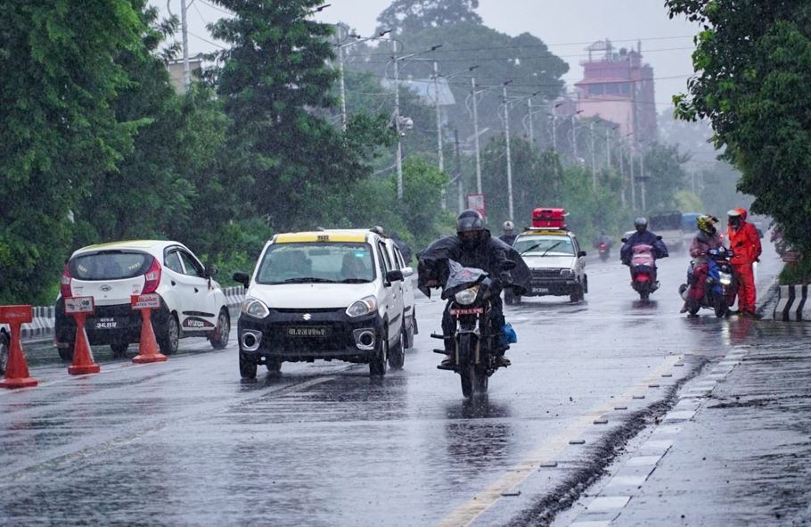 वर्षाले काठमाडौंको जनजीवन प्रभावित