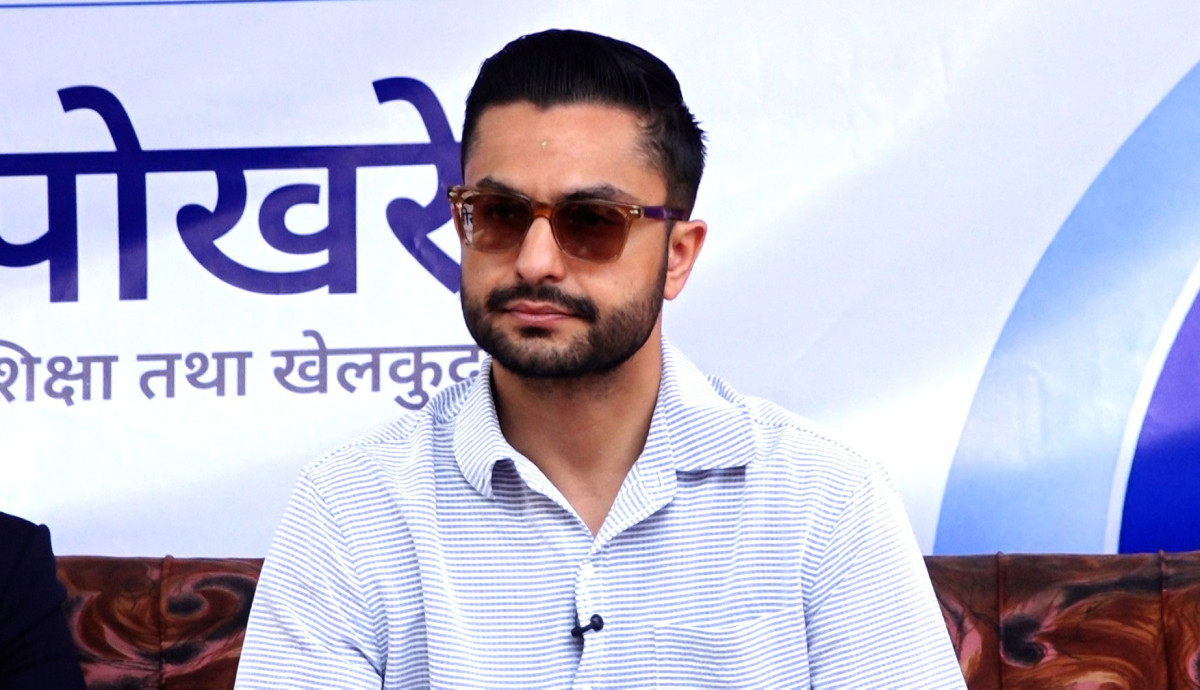 शिक्षा संवाद कार्यक्रममा सहभागी हुन शिक्षामन्त्री धनगढी जाँदै