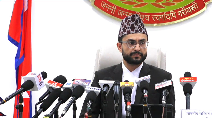 संवाद र सरोकारवालाको सुझावबाट शैक्षिक समस्याको दीगो समाधान खोज्दैछौँ : शिक्षामन्त्री पोखरेल