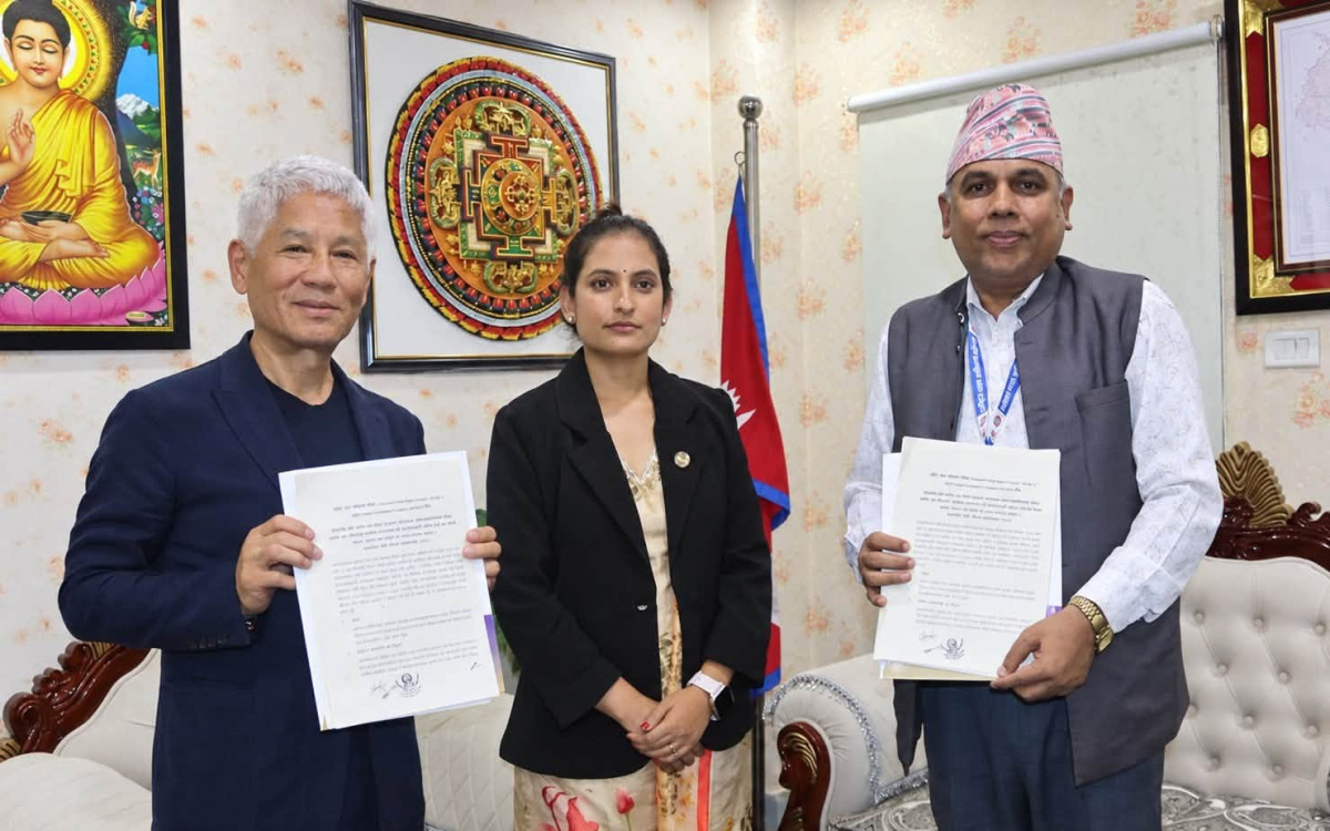बाढीबाट प्रभावित बालबालिकाका लागि झन्डै ५८ करोड सहयोग गर्ने घले दम्पतिको घोषणा