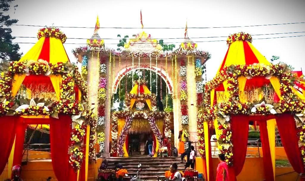 दशैंका लागि सजाएको राजदेवी मन्दिर
