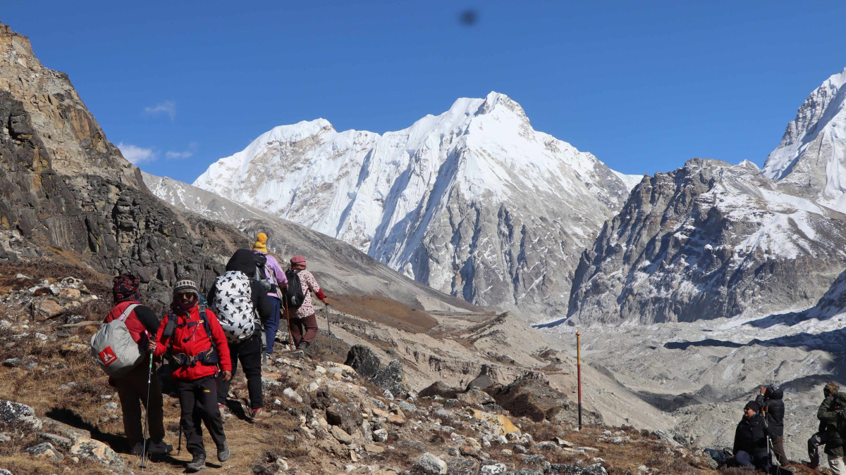 कञ्चनजंघा क्षेत्रमा पर्यटकीय चहलपहल सुरु