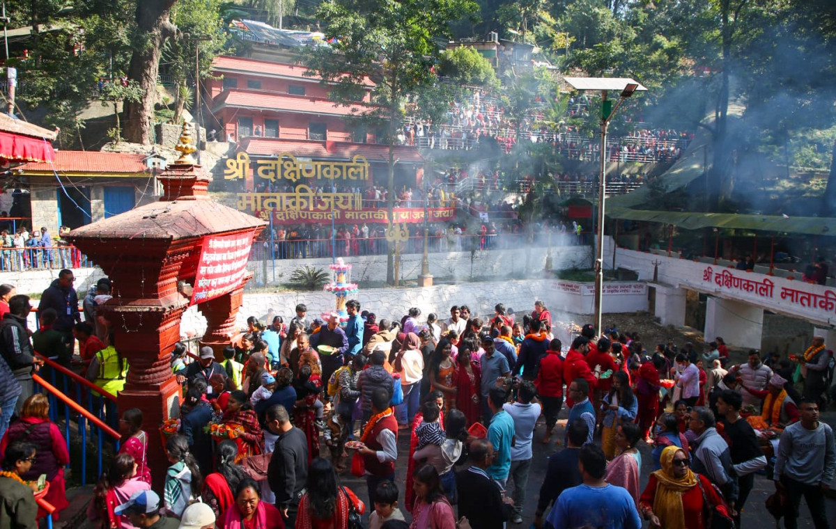 दक्षिणकाली मन्दिरमा भक्तजनको भीड