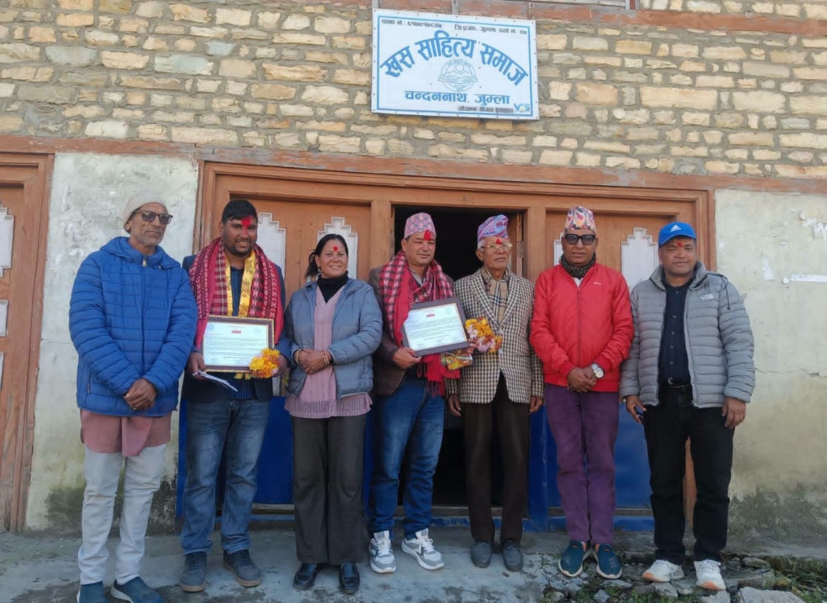 कर्णालीबाट पहिलो पटक विद्यावारिधि गर्ने पत्रकार डा.एलपी देवकोटा सम्मानित